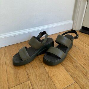 camper platform sandals